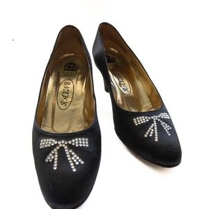 Rayne London Vintage Satin Pump Size 7.5 in Box